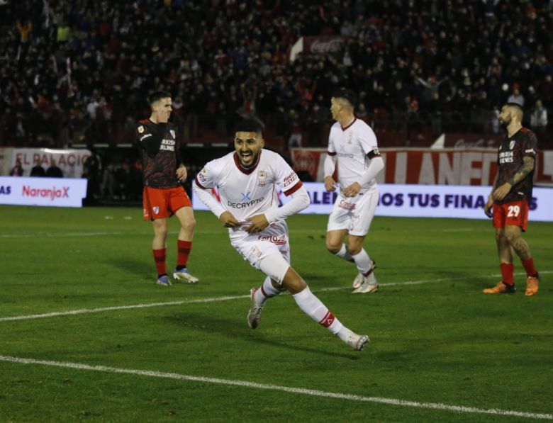 Huracán doblegó a River