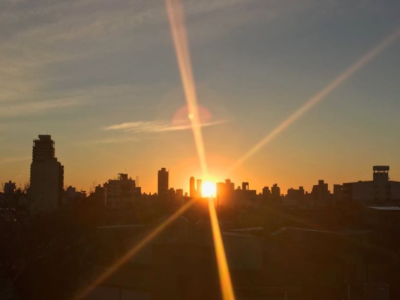 Lunes con cielo despejado y temperaturas templadas  