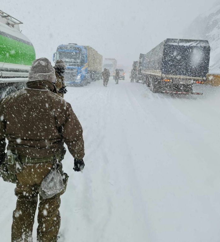 Dramático temporal en la cordillera: más de 300 vehículos varados