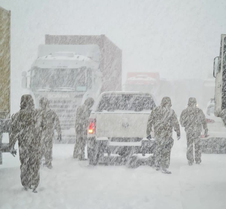 Dramático temporal en la cordillera: más de 300 vehículos varados