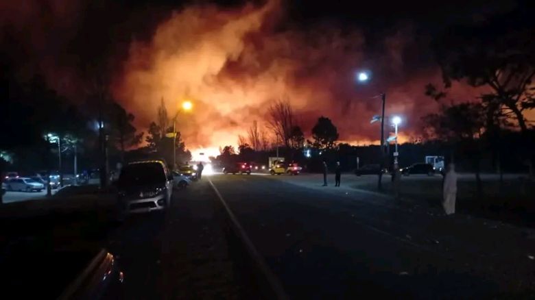 “Tuvimos temor, se lo veía caminar al incendio por las fuertes ráfagas de viento” 