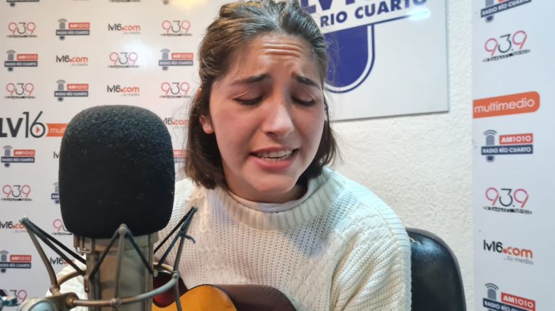 Flor Peruchin, en el acústico de los viernes 