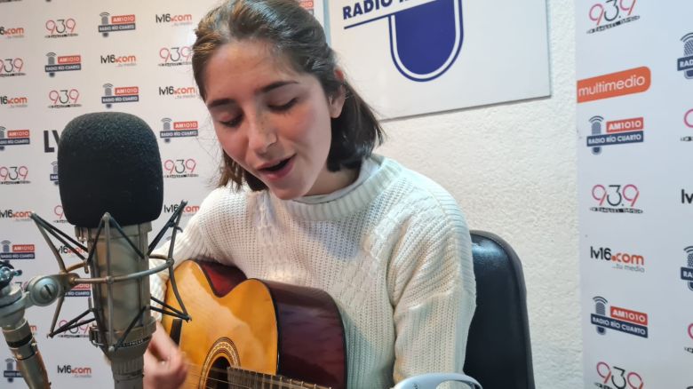 Flor Peruchin, en el acústico de los viernes 