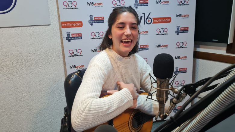 Flor Peruchin, en el acústico de los viernes 