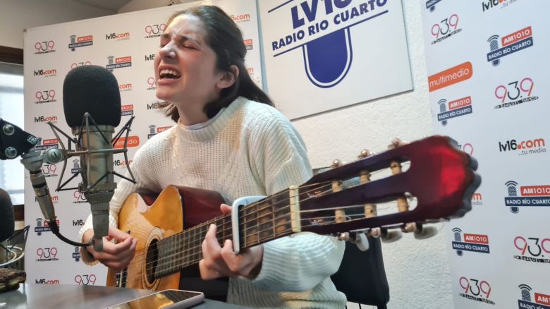 Flor Peruchin, en el acústico de los viernes 