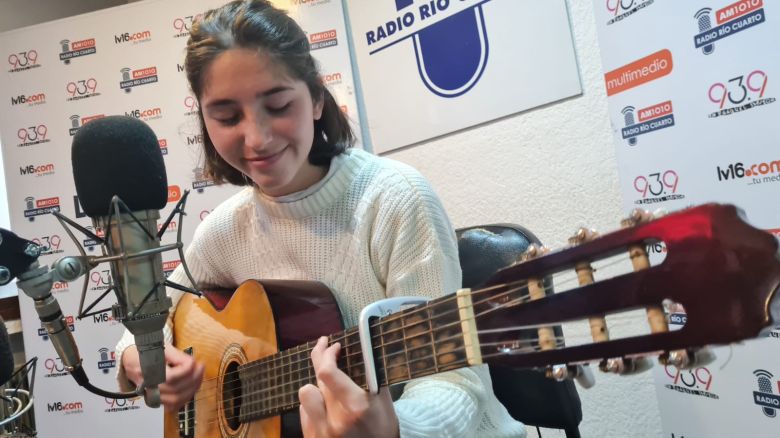 Flor Peruchin, en el acústico de los viernes 