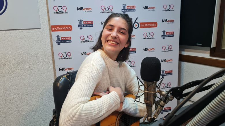 Flor Peruchin, en el acústico de los viernes 