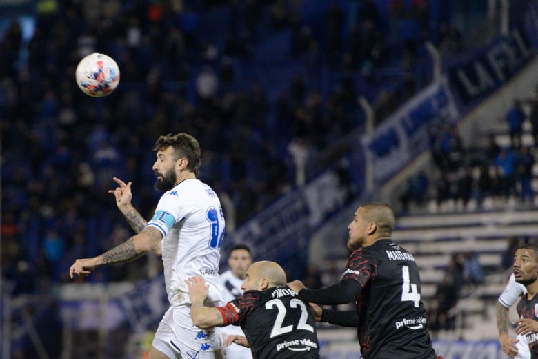  En el descuento Vélez le empató a River 