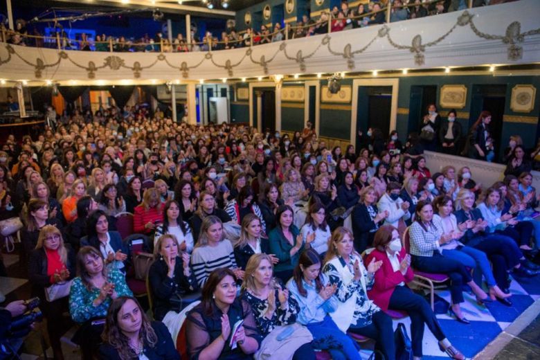 "El país necesita a las mujeres para salir de la crisis" 