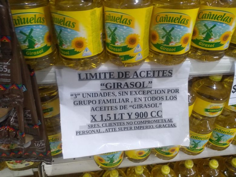 Limitan la cantidad de aceite de girasol que se puede comprar por grupo familiar