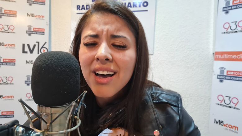 Camila Mercado estuvo en el acústico de los viernes