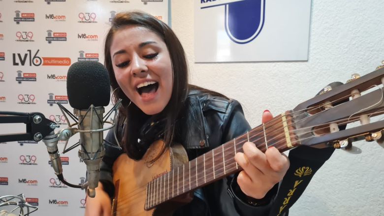 Camila Mercado estuvo en el acústico de los viernes