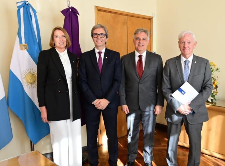 Llaryora participó de la asunción de las nuevas autoridades de la UNC