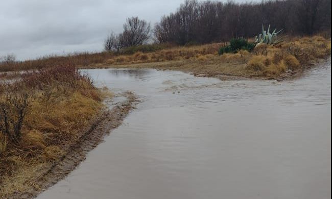 Con diez milímetros, el camino a Santa Flora se transformó en un río