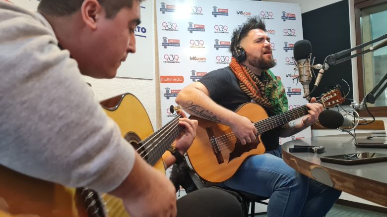 Jonathan Bisotto en el  acústico de "La mañana del Limón"