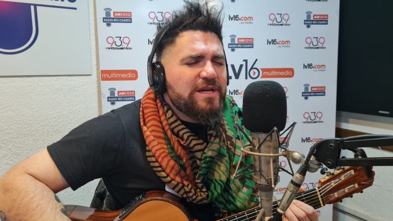 Jonathan Bisotto en el  acústico de "La mañana del Limón"