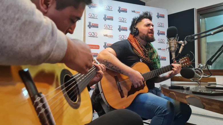 Jonathan Bisotto en el  acústico de "La mañana del Limón"