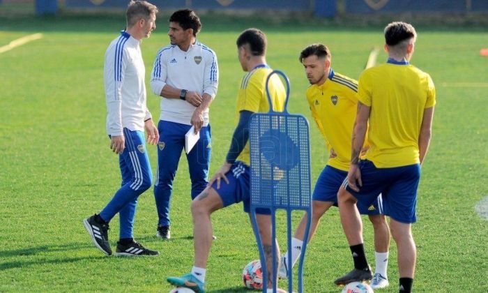 Boca aparta del plantel a Benedetto y Zambrano