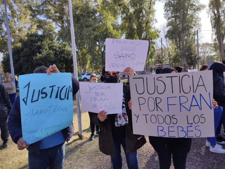 Muertes en el Neonatal: familiares de los bebés fallecidos y un pedido por justicia