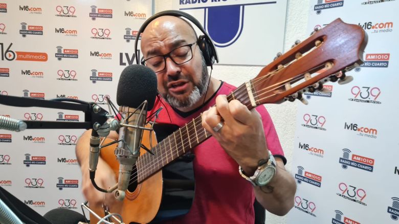 Carlos Tapia, en el acústico de los viernes 