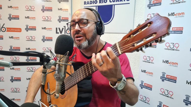 Carlos Tapia, en el acústico de los viernes 