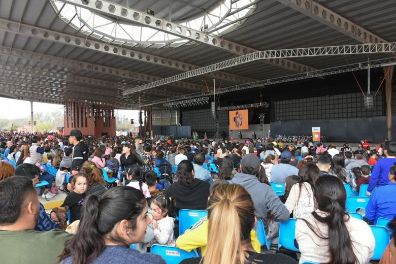 25 mil personas coparon la Calle Angosta