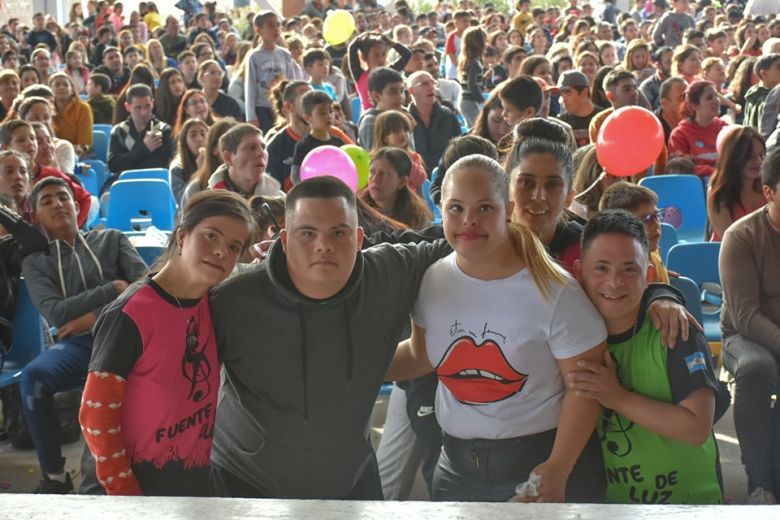 25 mil personas coparon la Calle Angosta