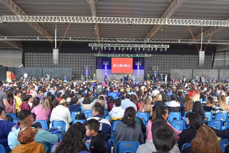 25 mil personas coparon la Calle Angosta