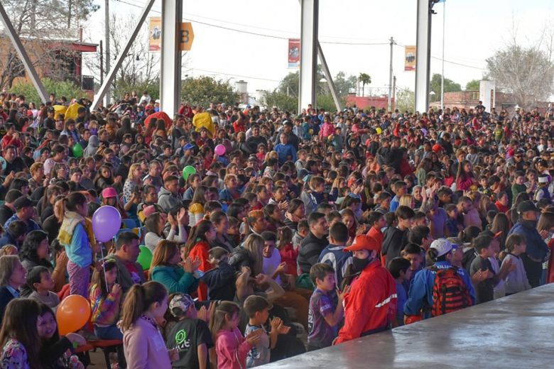 25 mil personas coparon la Calle Angosta