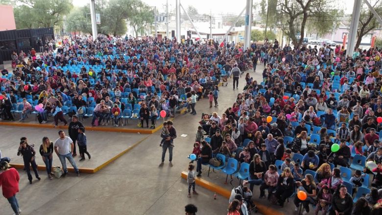 25 mil personas coparon la Calle Angosta