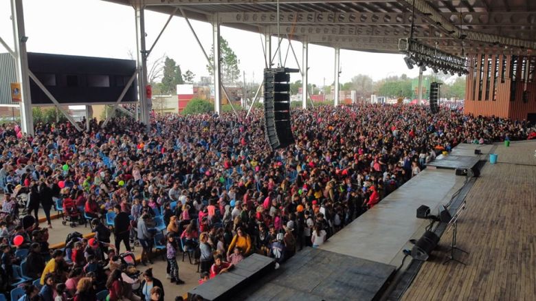 25 mil personas coparon la Calle Angosta