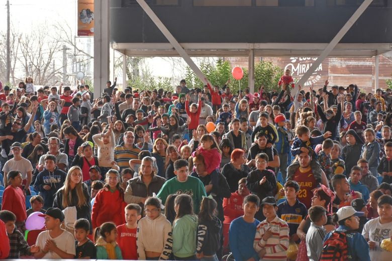 25 mil personas coparon la Calle Angosta