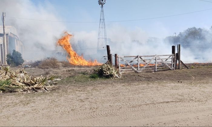 Quedó extinguido el incendio de pastizales del complejo Edificor