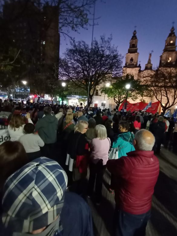 Un grupo de militantes defendió a Cristina en la plaza 