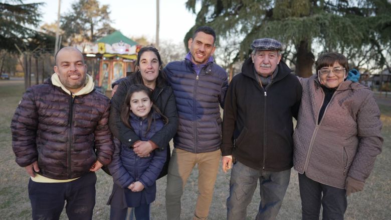 El abuelo “Bicho”: un apasionado por las calesitas desde hace más de cuarenta años