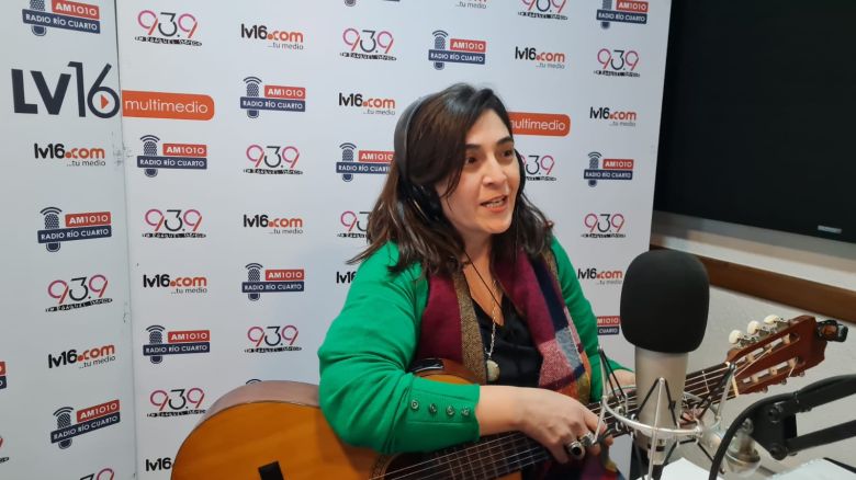 Verónica Cambón en el acústico de los viernes 