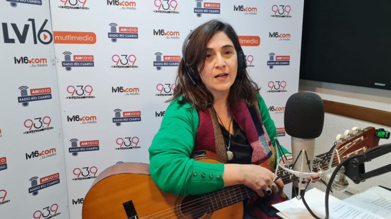 Verónica Cambón en el acústico de los viernes 