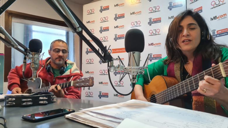 Verónica Cambón en el acústico de los viernes 