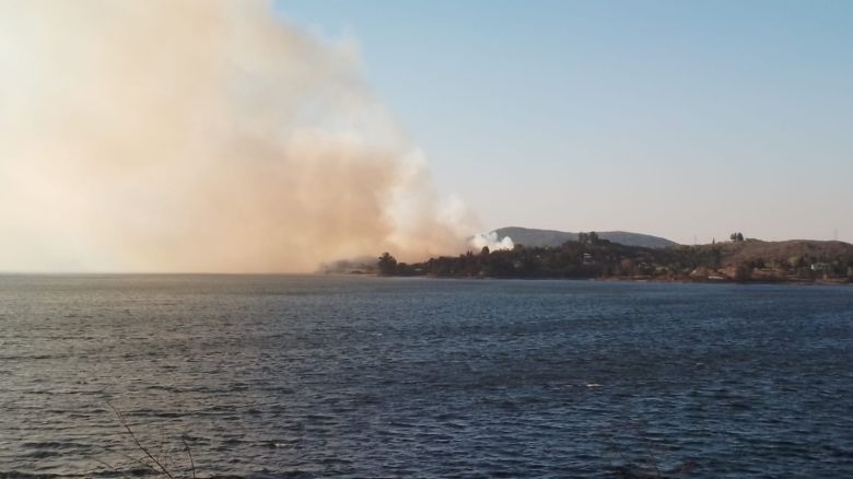 Bomberos de Berrotarán colaboraron en incendios en Embalse y Elena