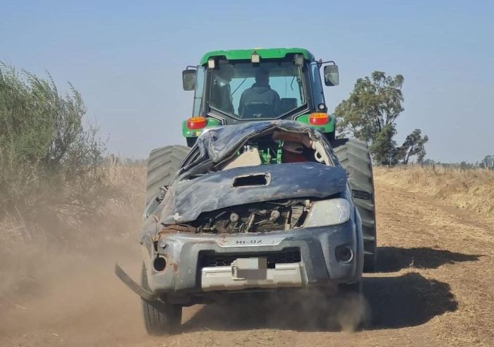 Una familia resultó herida a causa del vuelco de una camioneta 