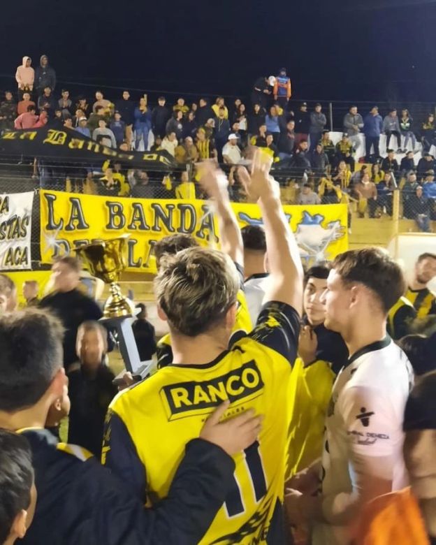 El campeón debutó con goleada