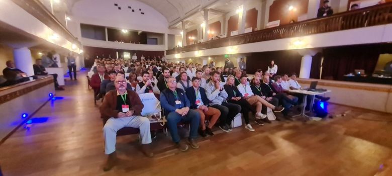 A teatro lleno se realiza la 37 ° Jornada Nacional de Maní en General Cabrera