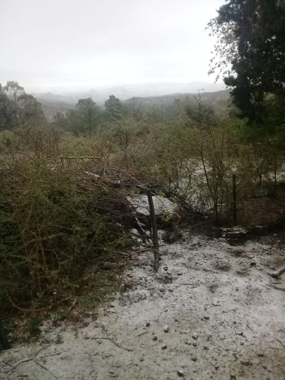 En Las Albahacas y Achiras nevó en la madrugada