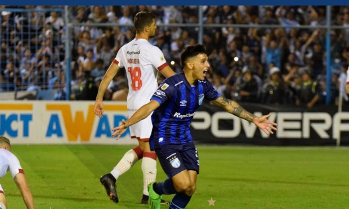 Atlético Tucumán se mantiene como único puntero