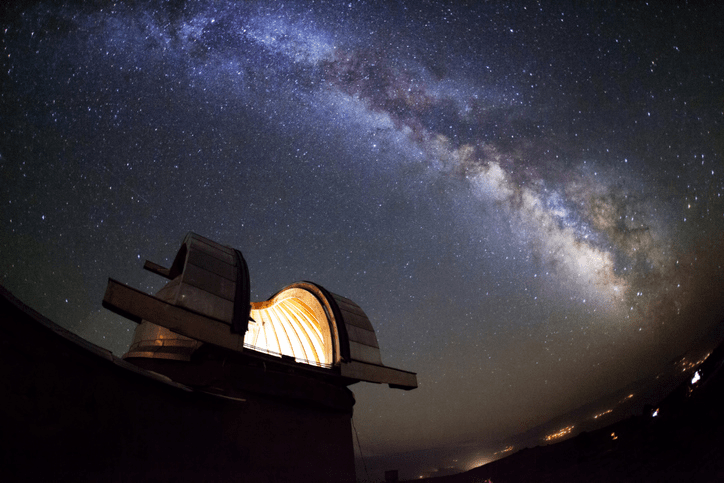 “El lado oscuro del universo”, una oportunidad para dialogar con un especialista y conocer más del espacio