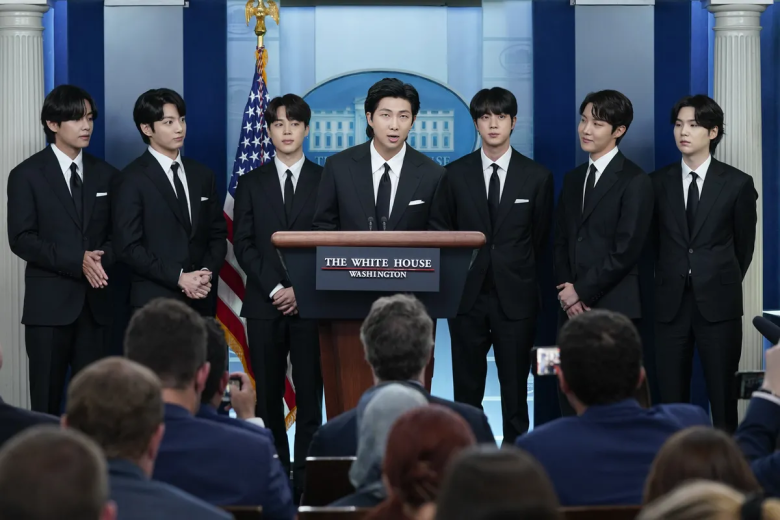 Los integrantes de la banda coreana BTS se preparan para cumplir con el servicio militar obligatorio