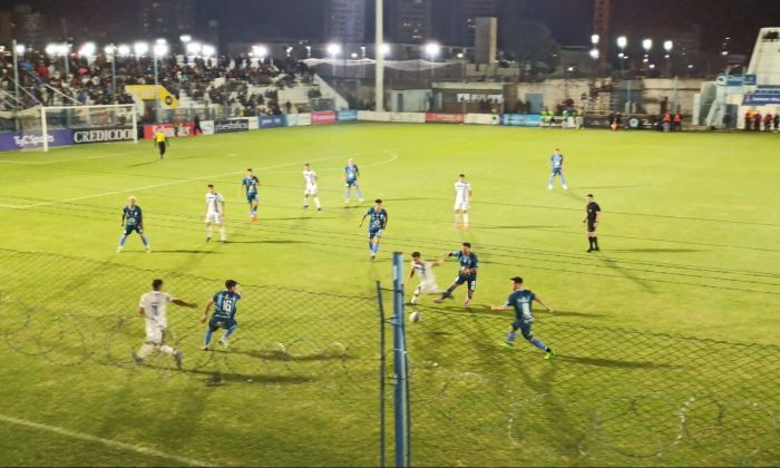 Atenas arrancó con victoria sobre Alberdi