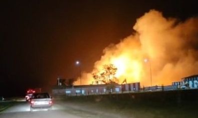 Voraz incendio de residuos en la planta de reciclaje de Justiniano Pose