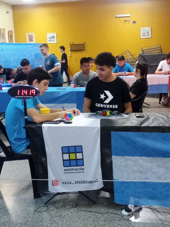 Speedcubing riocuartense reconocido a nivel internacional 