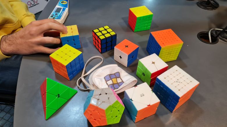 Speedcubing riocuartense reconocido a nivel internacional 